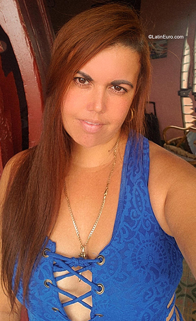 Date this athletic Cuba girl Nayara from Havana CU793
