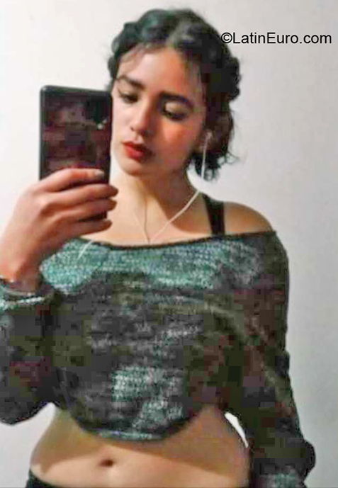 Date this happy Colombia girl Samanta from Bogota CO30570