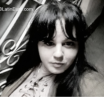 Date this athletic Cuba girl Yuleimy from Cardenas CU784