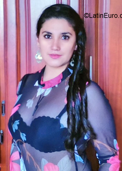 Date this cute Ecuador girl Yoli from Quito EC835