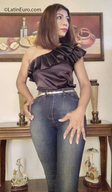Date this attractive Dominican Republic girl Ramona from Santo Domingo DO40023