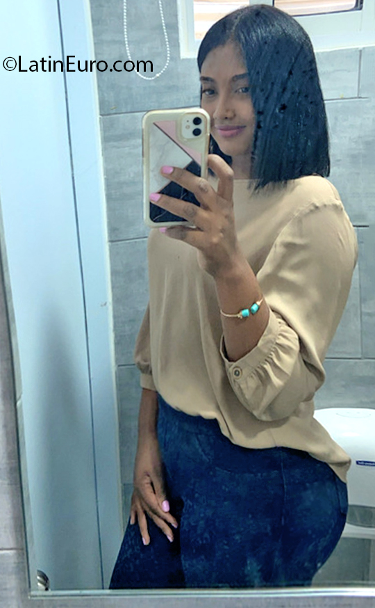 Date this athletic Dominican Republic girl Yismel from Santo Domingo DO40038