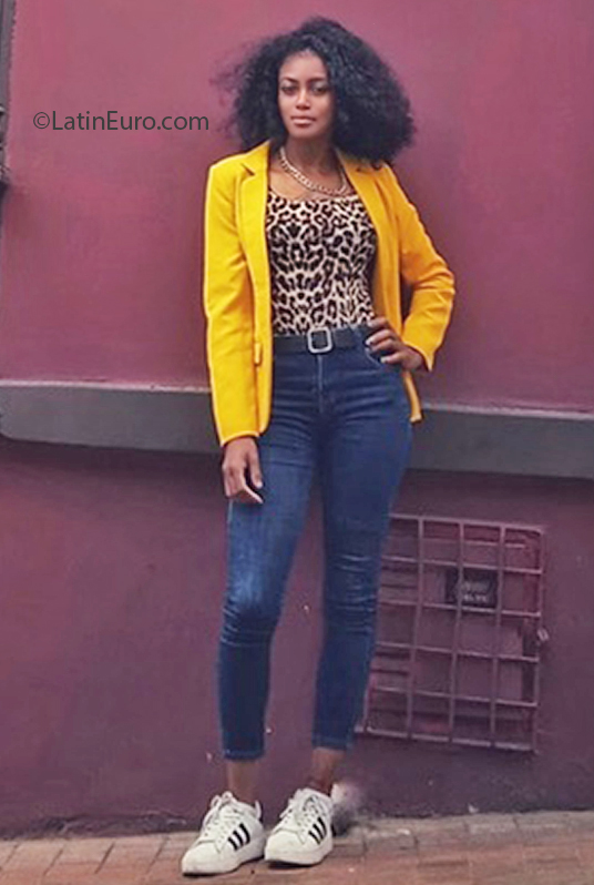 Date this stunning Colombia girl Lizeth from Bogota CO30608