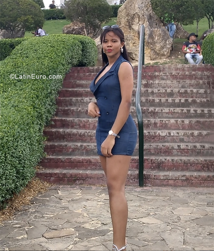 Date this lovely Dominican Republic girl Franciery from Santiago DO40040