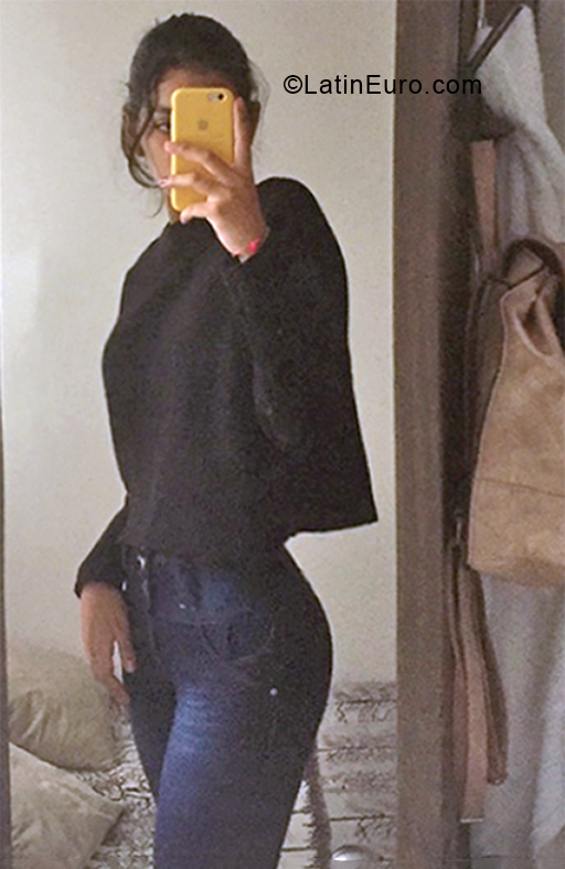 Date this charming Colombia girl Natalia from Bogota CO30621