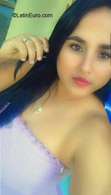 Date this attractive Dominican Republic girl Madelyne from Santiago DO40070