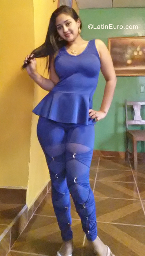Date this foxy Dominican Republic girl Karen from Olanchito DO40108