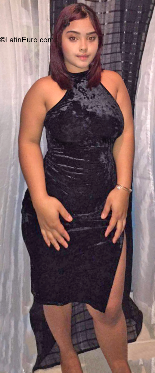 Date this voluptuous Dominican Republic girl Jariely from Santiago DO40109
