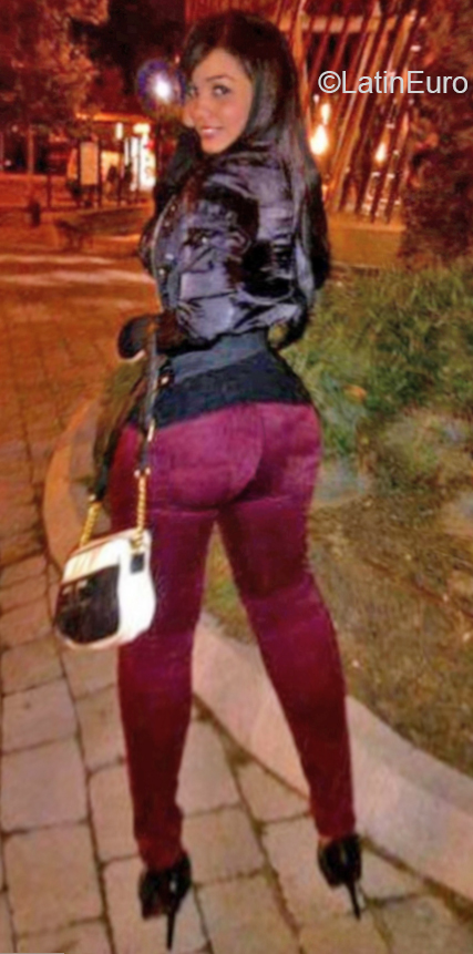 Date this hot Dominican Republic girl Carmen from Santo Domingo DO40119