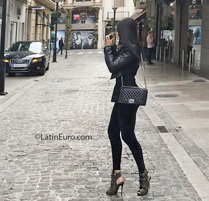 Date this nice looking Spain girl Mari from Valencia ES646