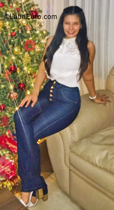 Date this hot Bolivia girl Ana from Santa Cruz De La Sierra BO124