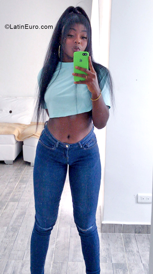 Date this happy Colombia girl Yoselin from Cali CO30719