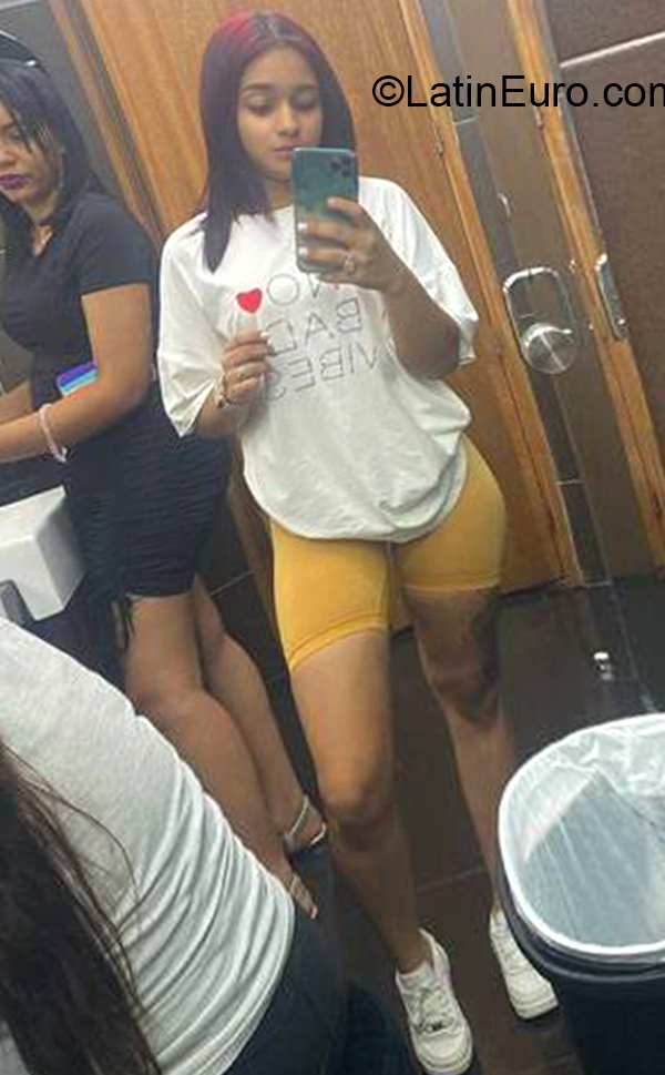 Date this cute Dominican Republic girl Erika Nova from Santiago DO40141