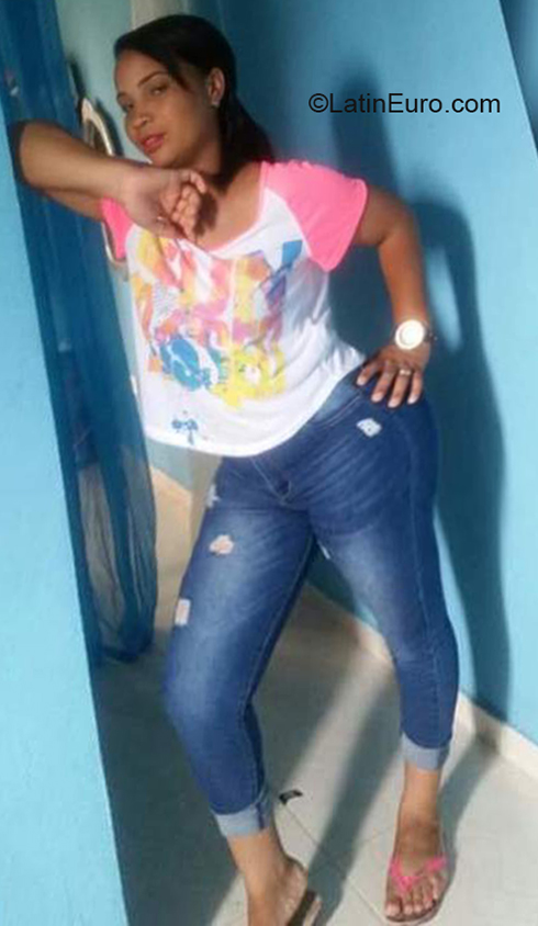Date this georgeous Dominican Republic girl Clarisa from Santiago DO40150