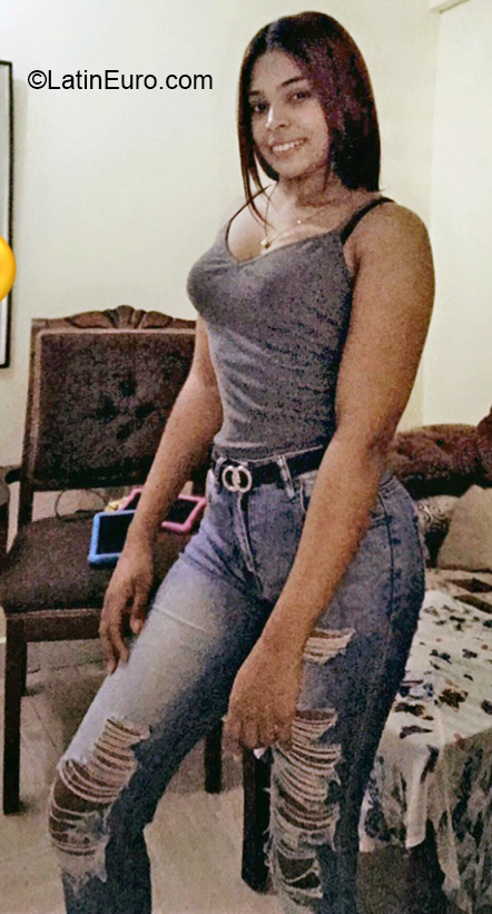 Date this gorgeous Dominican Republic girl Vianelys from Santiago DO40227