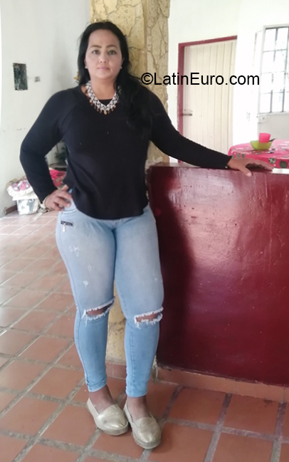 Date this lovely Venezuela girl Lachina from Barquisimeto VE4046