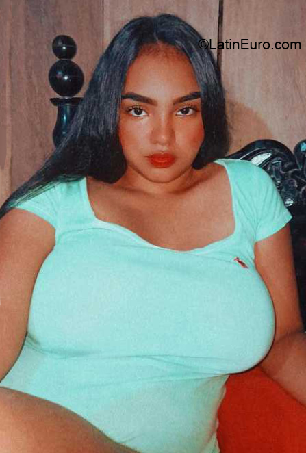 Date this gorgeous Colombia girl Dakota from Medellín CO31229