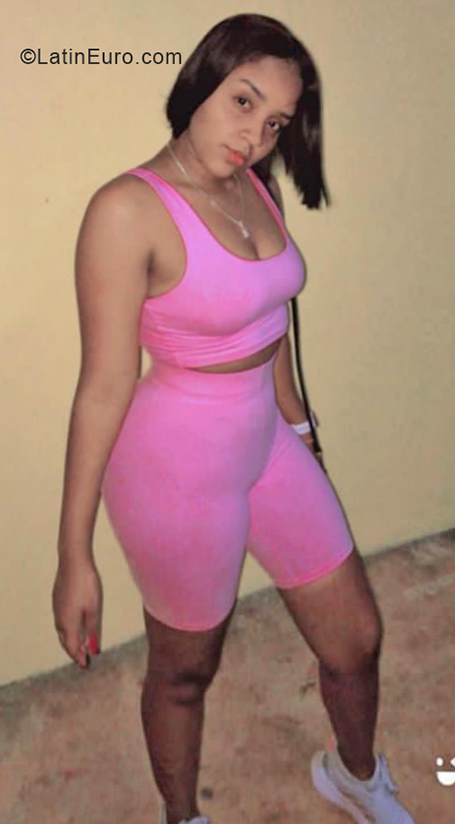 Date this gorgeous Dominican Republic girl Heily from Santo Domingo DO40181