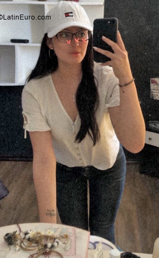 Date this exotic Ecuador girl Pamela from Quito EC847