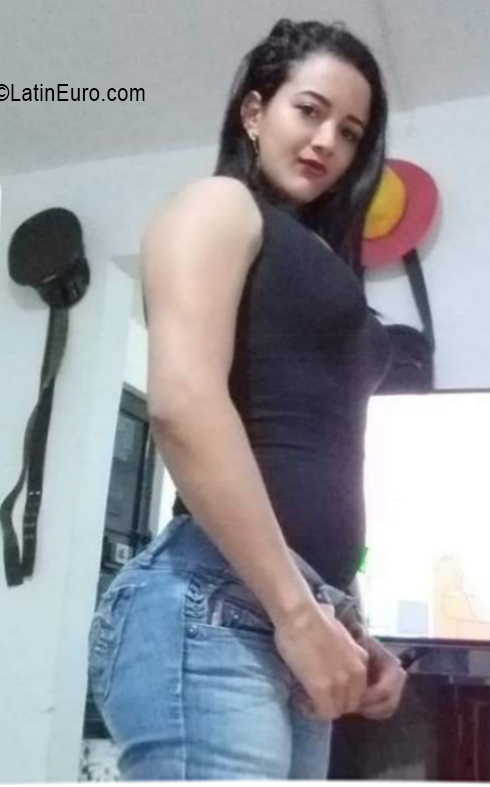 Date this sultry Colombia girl Yenis from Bogotá CO30785