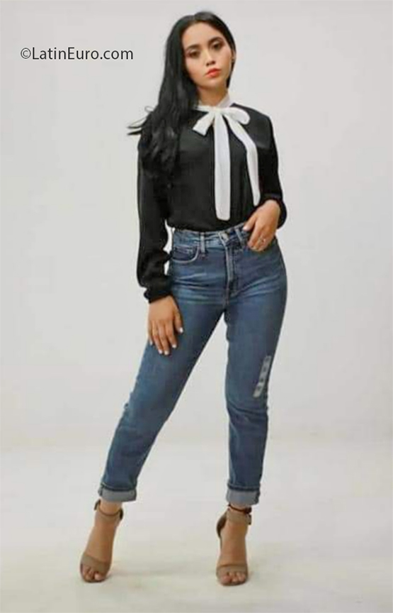 Date this sultry El Salvador girl Guadalupe from La Libertad SV172