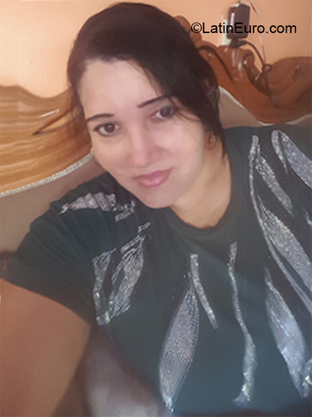 Date this athletic Dominican Republic girl Doraliza from Cotui DO40224
