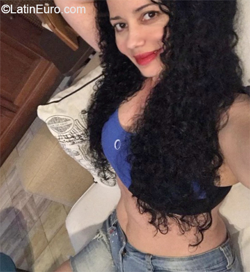Date this nice looking Argentina girl Neidy from Belgrano AR796