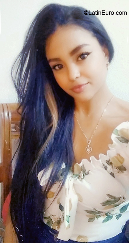 Date this beautiful Venezuela girl Esmeralda from Caracas VE4158