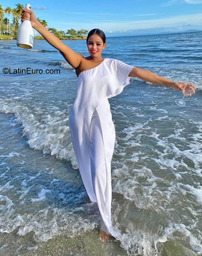 Date this good-looking Dominican Republic girl Marian from Samana DO40232