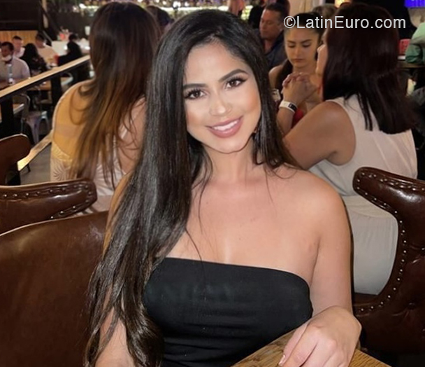 Date this voluptuous Colombia girl Beatriz from Medellin CO30896