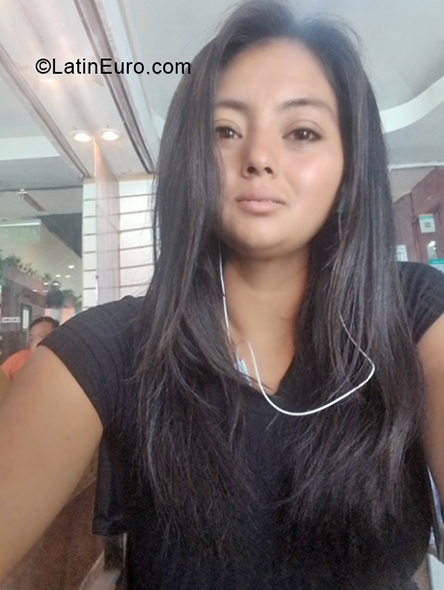 Date this pretty Argentina girl Neyde from Cordoba AR803