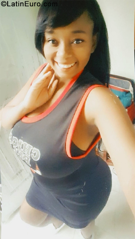 Date this charming Dominican Republic girl Elisa from Higuey DO40272