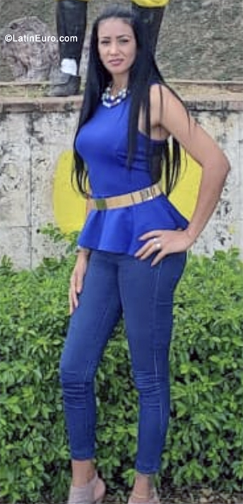 Date this sensual Dominican Republic girl Alexandra from Santiago DO40617