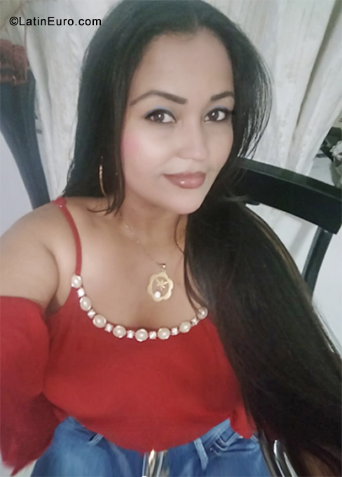 Date this exotic Colombia girl Giselle from Santa Marta CO30936