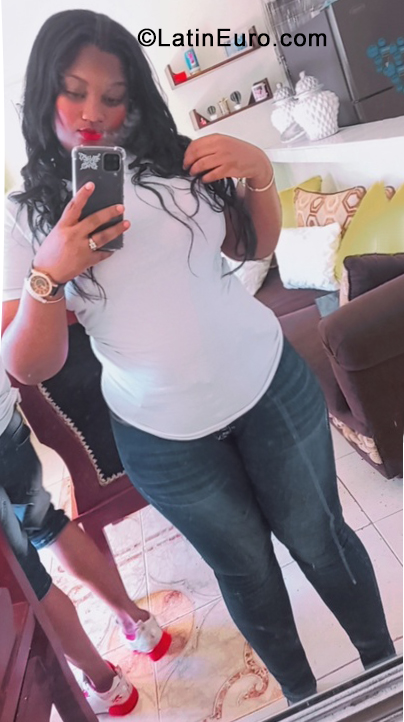 Date this passionate Dominican Republic girl Yoneiry from Santo Domingo DO40277