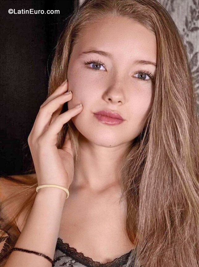 Date this young Spain girl Anna from Madrid ES663
