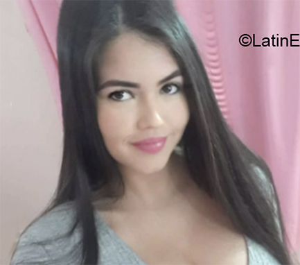 Date this pretty Cuba girl Danilka from Holguin CU813