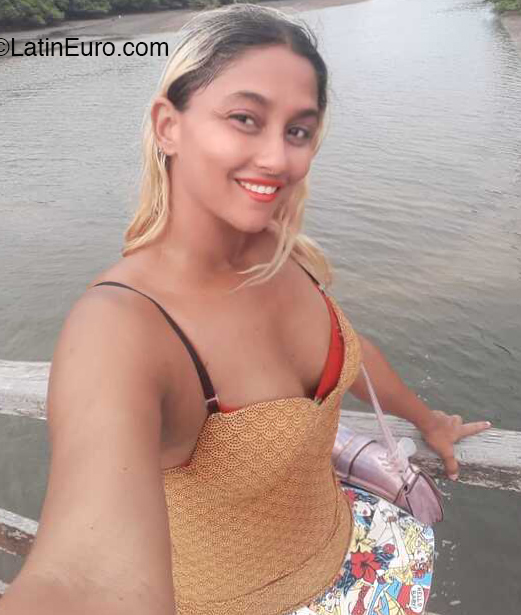 Date this hard body Brazil girl Ana from Ilha De Itamaraca BR11499