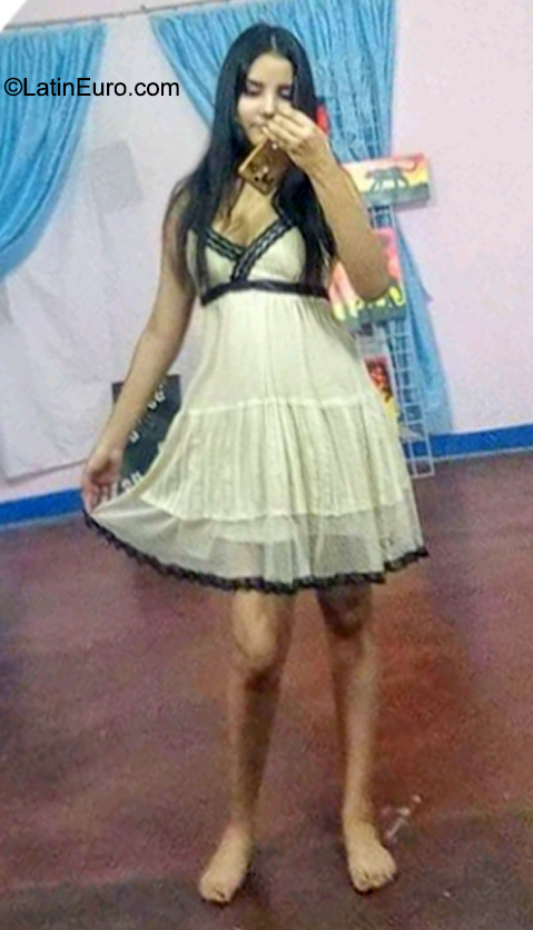 Date this foxy Venezuela girl Laura from Barinas VE4097