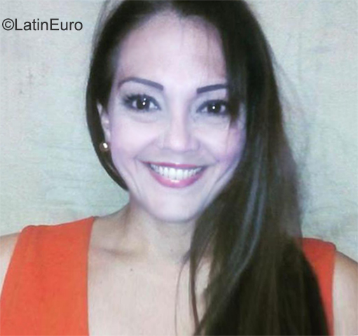 Date this good-looking Venezuela girl Rina from Maracaibo VE4102