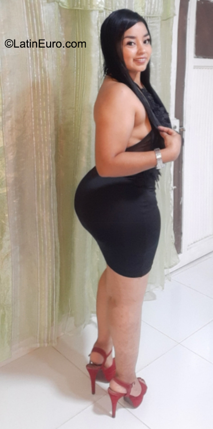 Date this voluptuous Colombia girl Patricia from Cali CO31001