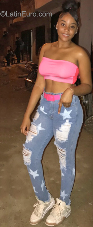 Date this sultry Colombia girl Nahomy from Cali CO31006