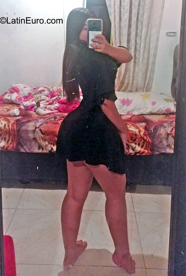 Date this beautiful Colombia girl Yarelis from Barranquilla CO31406