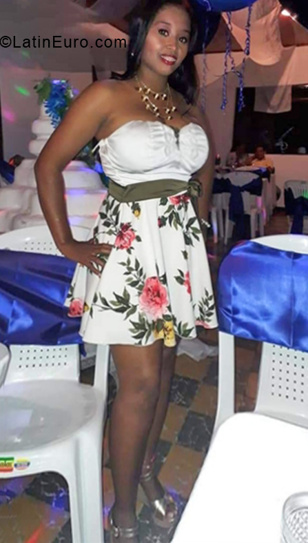 Date this exotic Colombia girl Rosa from Cali CO31017