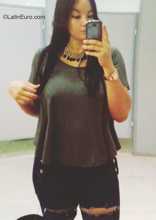 Date this fun Dominican Republic girl Amaia from Santo Domingo DO40339