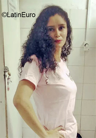 Date this attractive Brazil girl Debora from Manaus BR11539