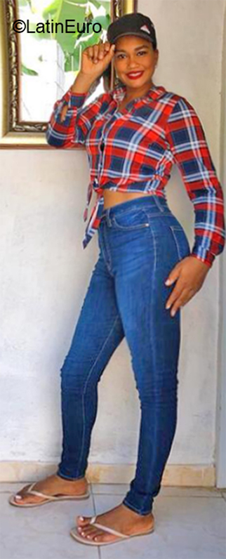 Date this hard body Dominican Republic girl Nena from Pimentel DO40448