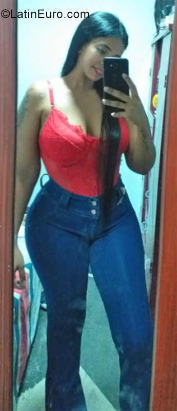 Date this sultry Colombia girl Angelica from Cali CO31064