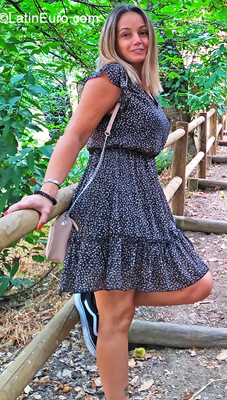 Date this gorgeous Portugal girl Cristiane from Lisbon PT98