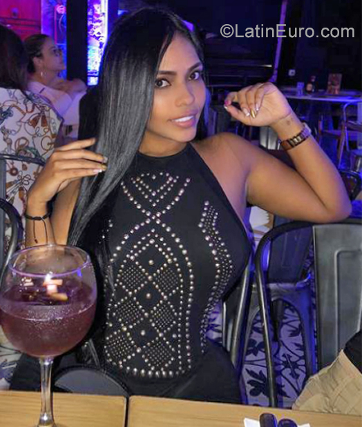 Date this fun Colombia girl Andrea from Cali CO31381